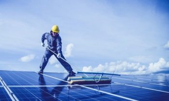 Nettoyage de panneaux photovoltaïques : pourquoi faire appel à un professionnel ?