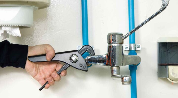 Installation de systèmes de plomberie dans les installations médicales