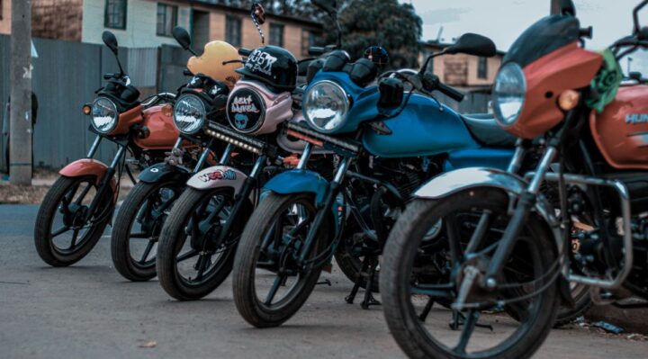 Un concessionnaire de moto