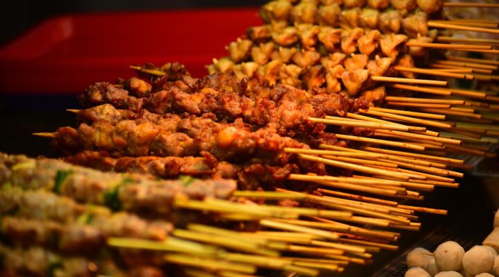 découvrez notre sélection de snacks de viande locaux, savoureux et authentiques. idéaux pour une collation gourmande, ces délices carnés mettent en avant les saveurs régionales et la qualité des produits. parfaits pour les petits creux ou les apéritifs entre amis !