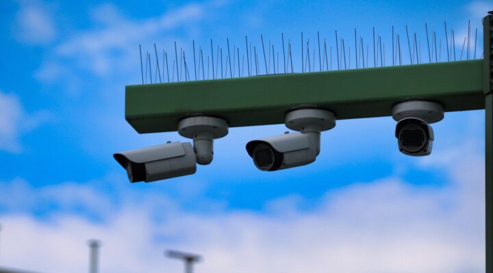 découvrez les avantages de la vidéo surveillance pour sécuriser votre maison ou votre entreprise, surveiller à distance et prévenir les incidents grâce à des solutions innovantes et faciles à installer.