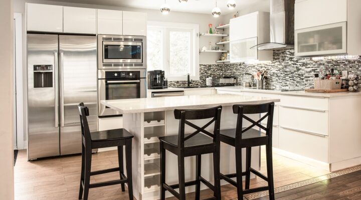 transformez votre cuisine avec notre service de rénovation sur mesure : design moderne, matériaux de qualité et accompagnement personnalisé pour un espace fonctionnel et esthétique.