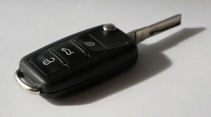 service rapide et fiable de duplication de clés de voiture. obtenez une clé de rechange précise pour tous types de véhicules.