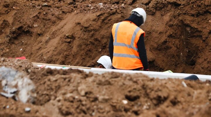 découvrez la législation française en matière d’évacuation des sols sur les chantiers de construction, incluant les normes, obligations et bonnes pratiques pour assurer la conformité et la sécurité.