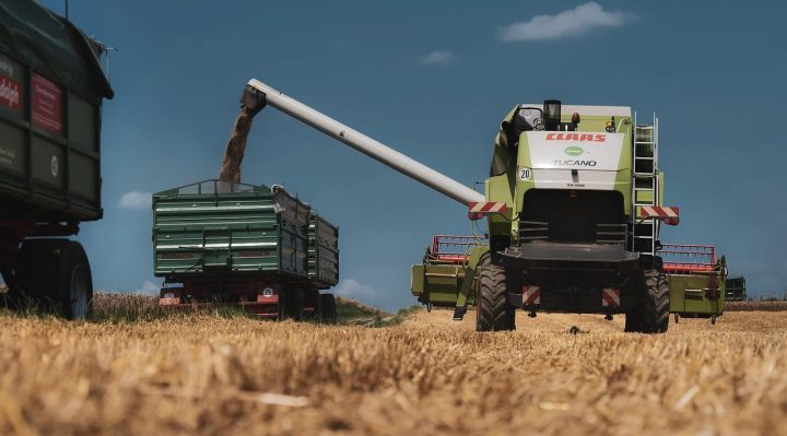 remorque agricole robuste et fiable, conçue pour faciliter le transport de matériel et de récoltes sur vos exploitations agricoles.