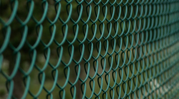 découvrez tout sur l'escrime : techniques, équipements, règles et conseils pour progresser dans ce sport élégant et stratégique.