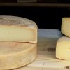 producteur de fromage de salers, spécialisé dans la fabrication artisanale de fromages authentiques au goût traditionnel.
