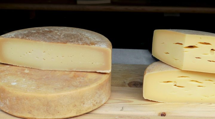 producteur de fromage de salers, spécialisé dans la fabrication artisanale de fromages authentiques au goût traditionnel.