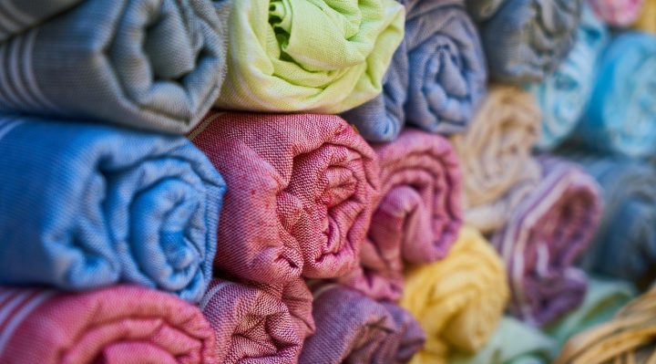 solutions efficaces et écologiques pour la décontamination textile, assurant hygiène et sécurité optimales pour vos tissus et équipements.