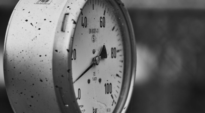 jauge de pression pour station-service : mesure précise de la pression pour assurer la sécurité et le bon fonctionnement des équipements.