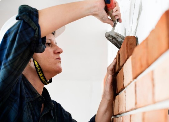 Améliorer l’isolation thermique de sa maison avec une finition extérieure en briques