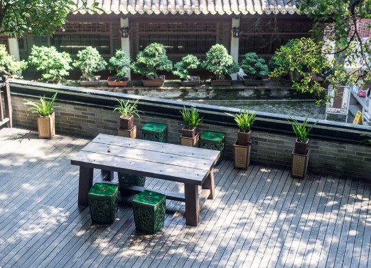 Aménager une terrasse pour sublimer son jardin et créer un espace détente