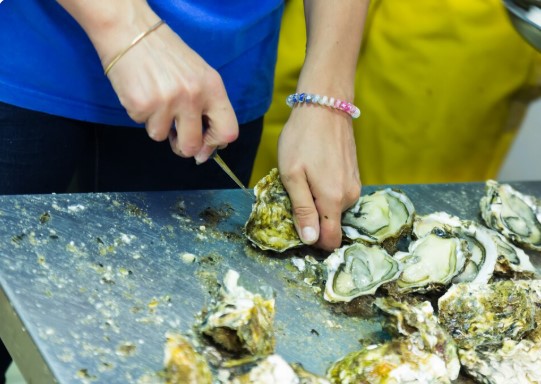 Bien choisir ses huîtres naturelles pour apprécier leur fraîcheur et leur saveur